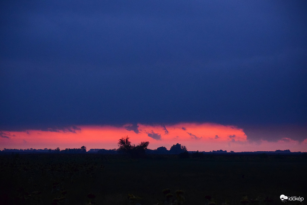 Mai naplemente színei