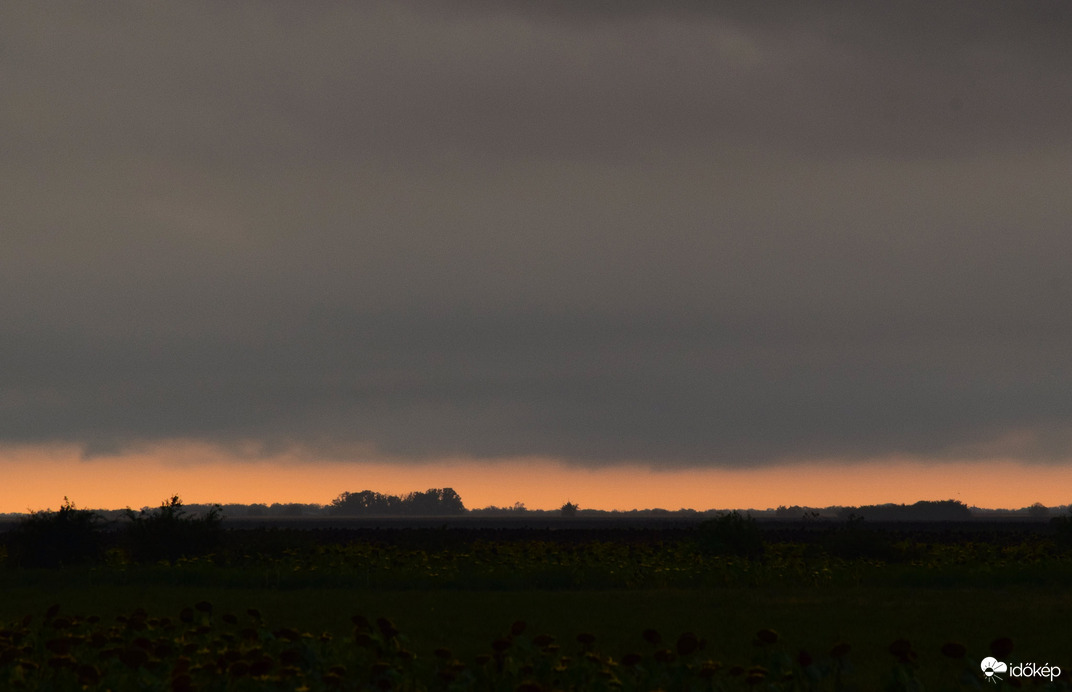 Naplemente előtti színek