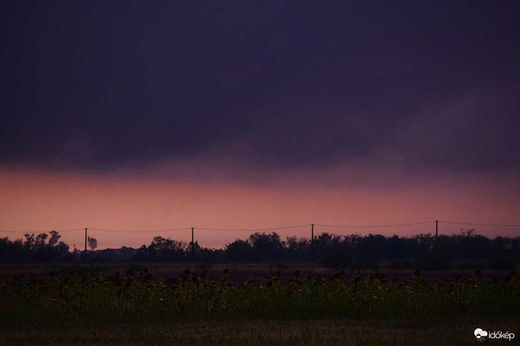 Mai naplemente színei 