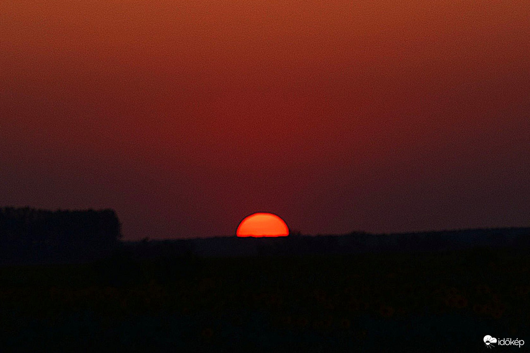 A legvégén: vörös lemenő...