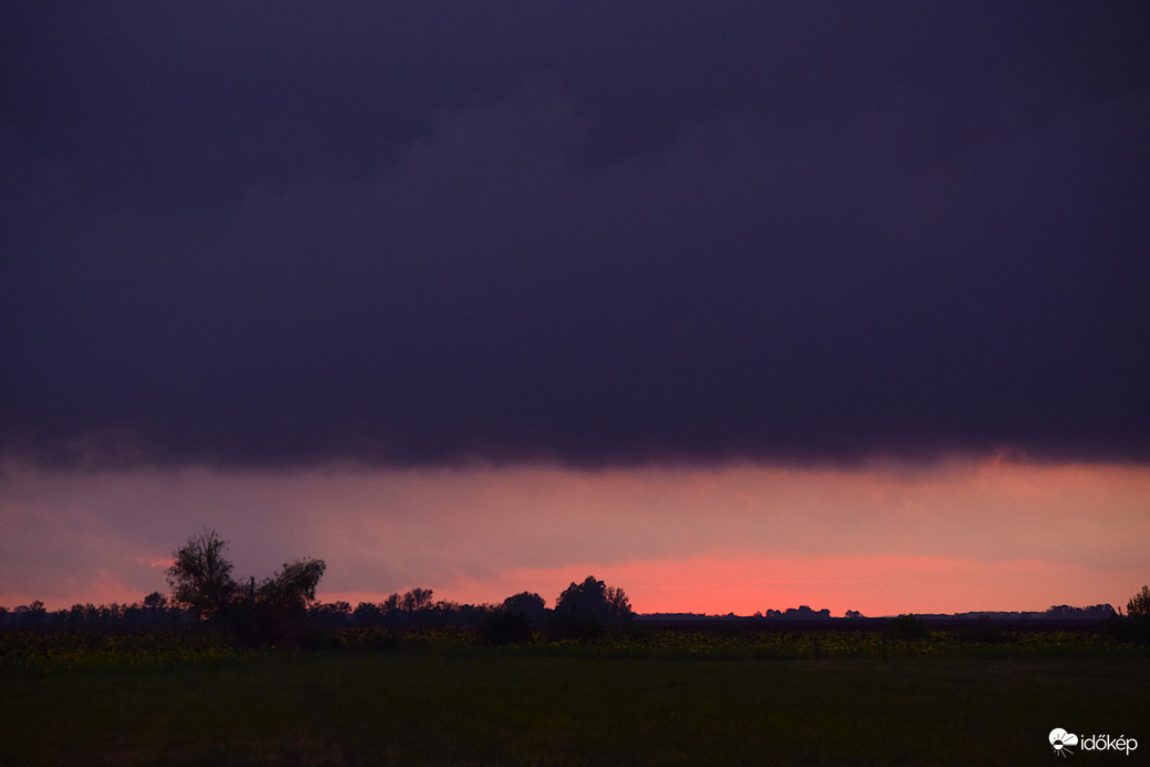 Mai naplemente színei 