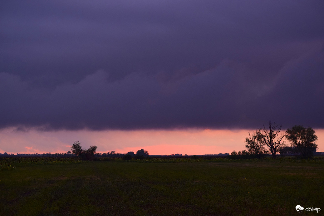 Mai naplemente színei 