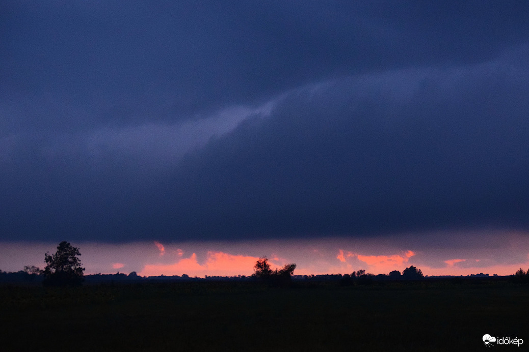 Mai naplemente színei