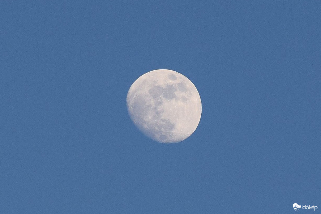 Mai, kora esti hold Dévaványán 