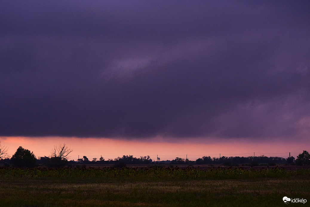 Mai naplemente színei 