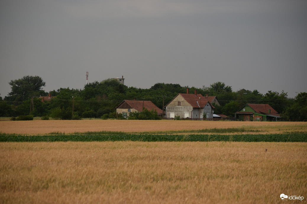 Eső előtti tájkép Dévaványán 1