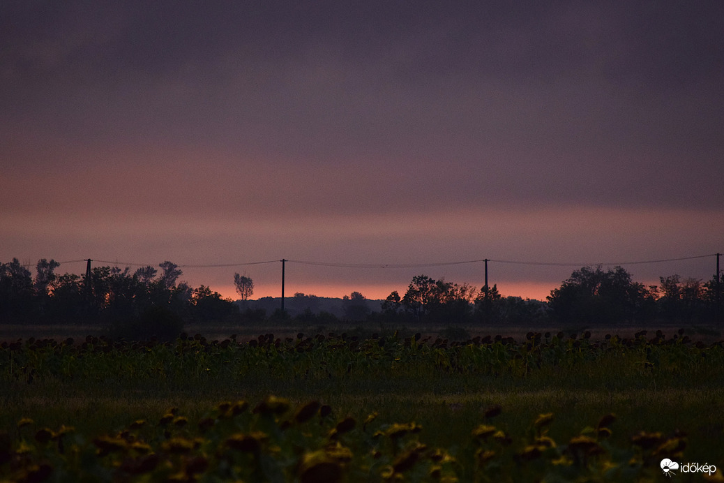Naplemente előtti színek
