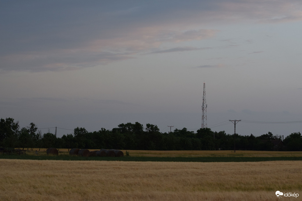 Eső előtti tájkép Dévaványán 3