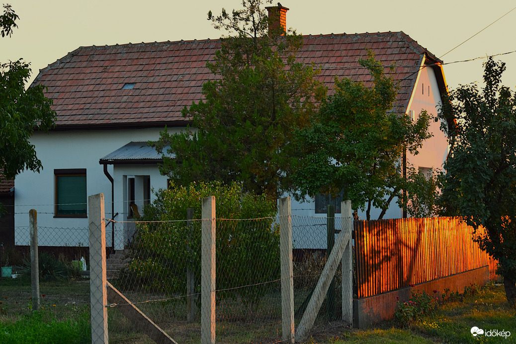 Ma esti napsütéses aranyóra Dévaványán