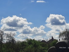 Mai felhő gyönyör