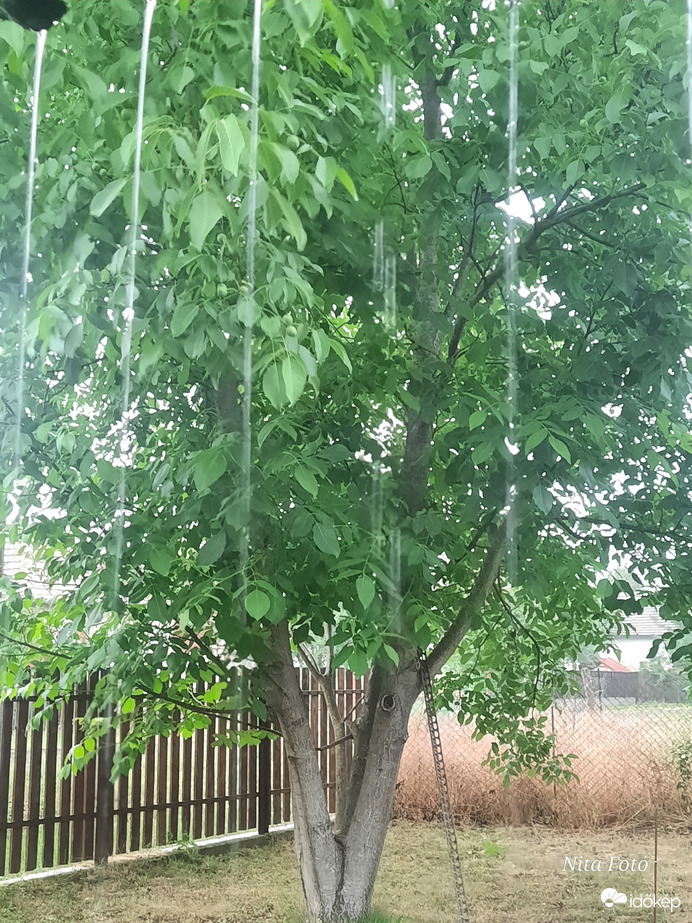 Végre megérkezett a hűsítő eső Dévaványára 1