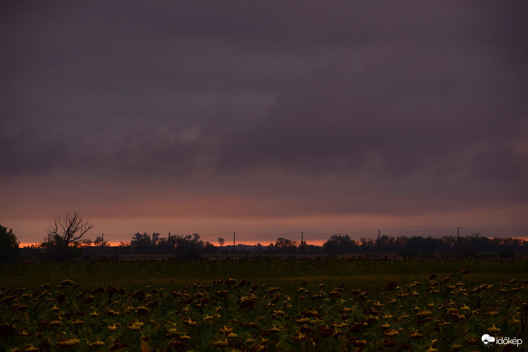 Naplemente előtti színek