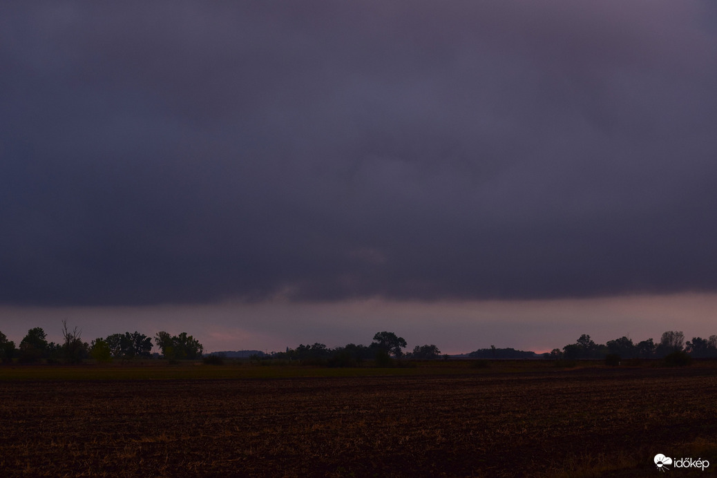 Naplemente előtti színek