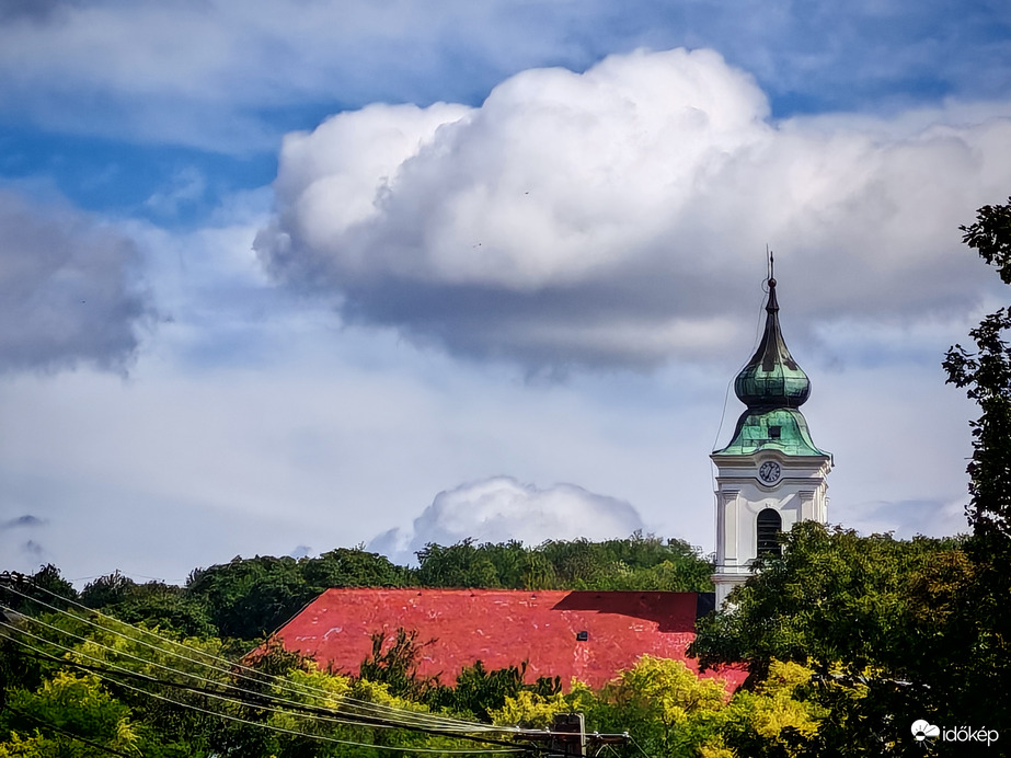 Felhős panoráma