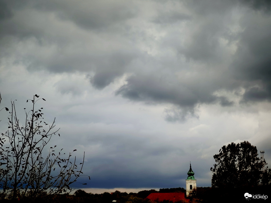 Felhők jönnek, mennek... 