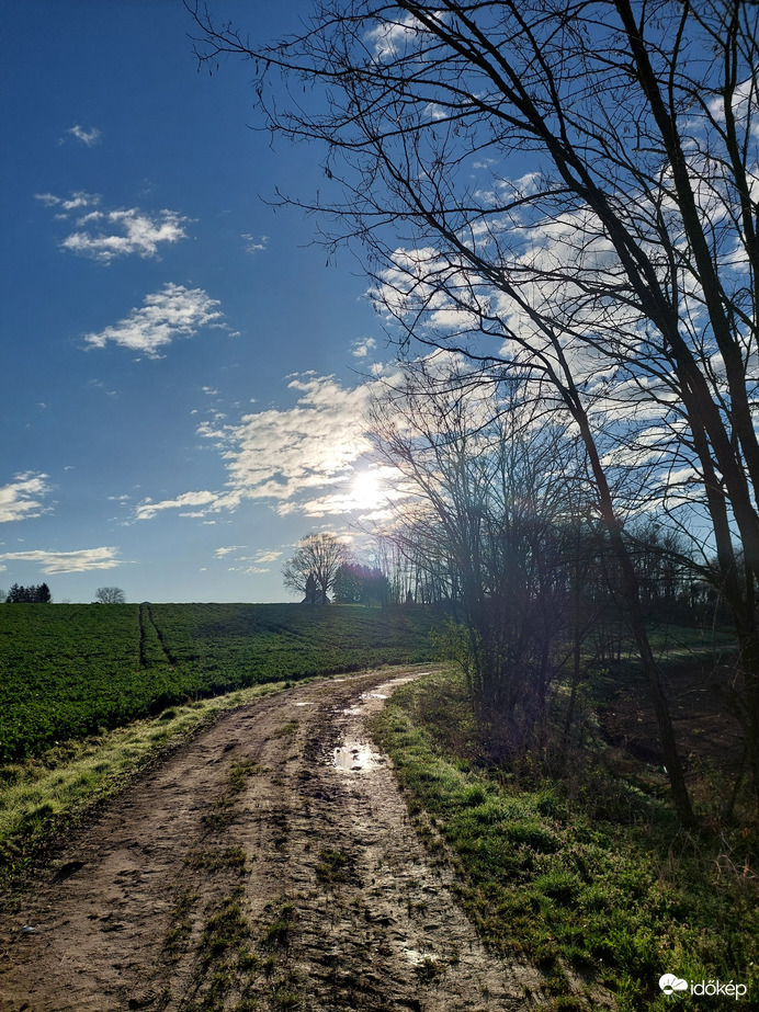 Esős nap utáni tiszta idő, kellemes tavaszi széllel 