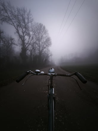 Akkora a köd,hogy a bicikli sem borul el benne :-D