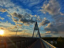 naplemente a Megyeri-hídon