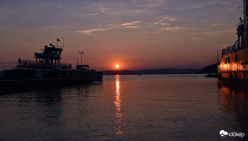 Szántód félig lekapcsolt világításnál
