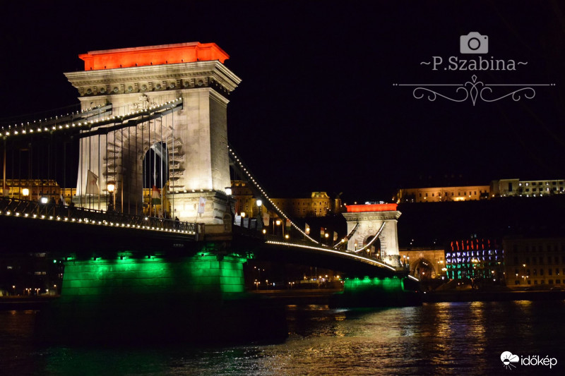 Nemzeti színekbe burkolózva