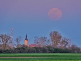 Felkelő telihold
