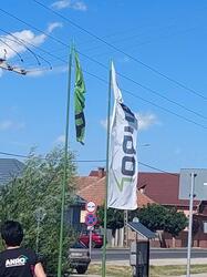 Megtépázott zászlók