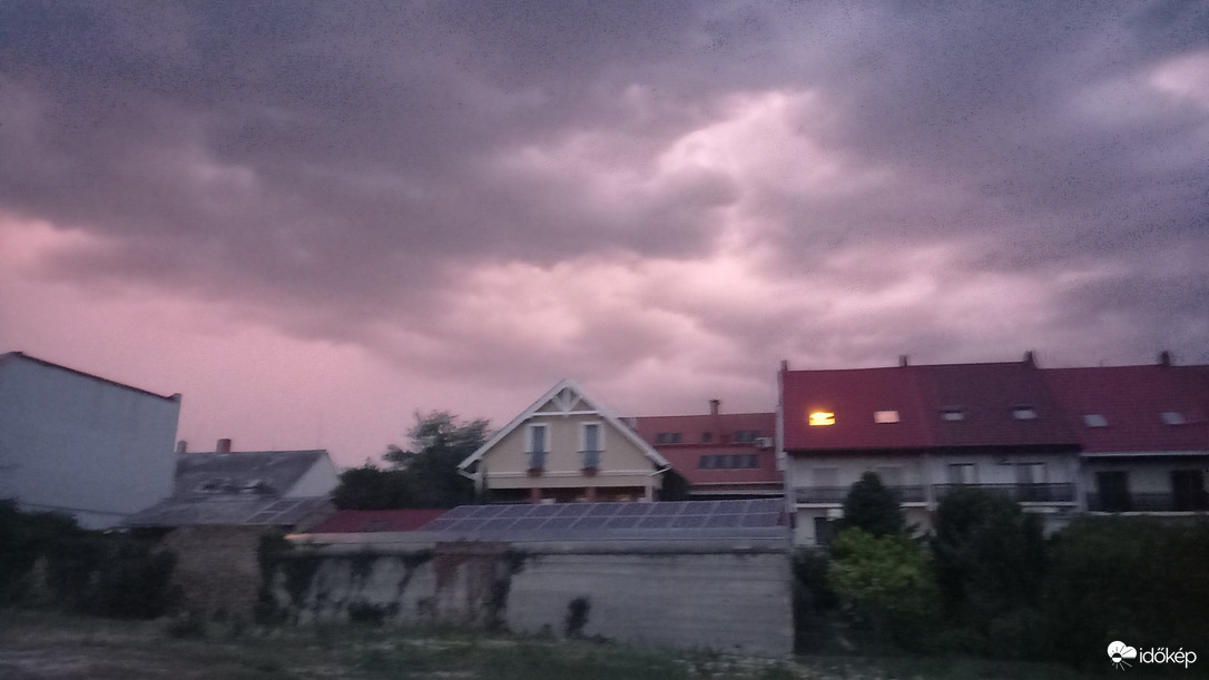 Kitörni készül a vihar