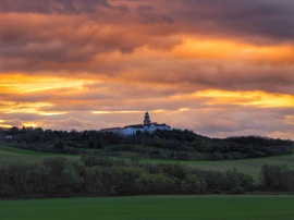 Naplementés fényjáték Pannonhalma térségében