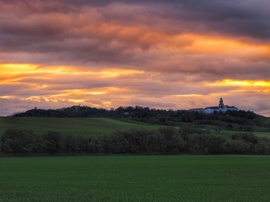 Naplementés fényjáték Pannonhalma térségében