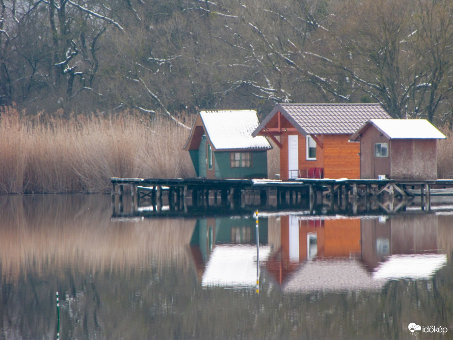 A tükrös hófödte házikók