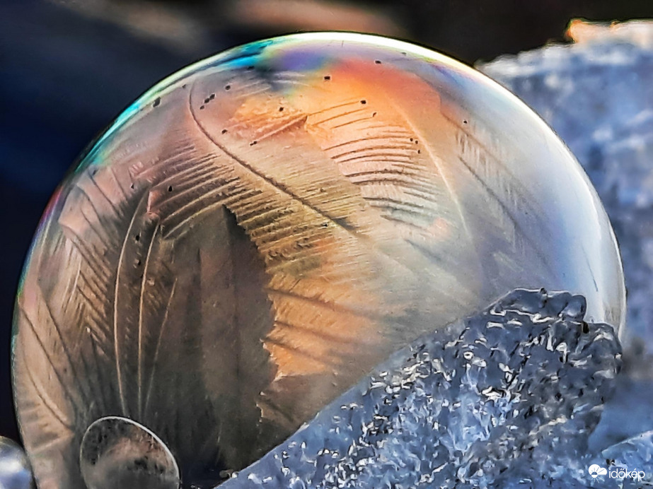 Fagyott buborék a naplementében