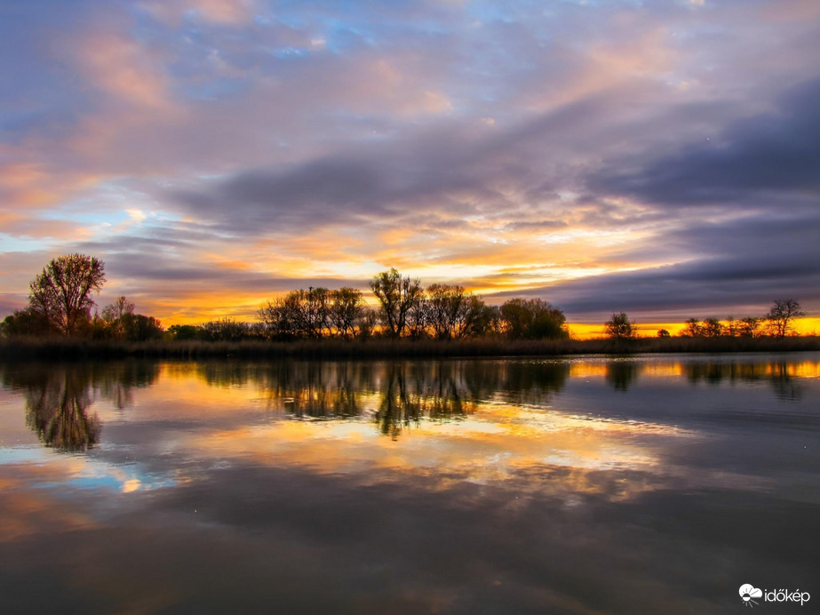 Narancsosan tükrös napkelte