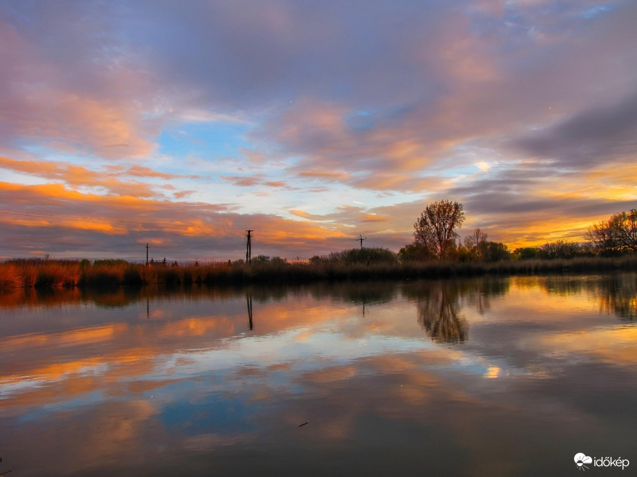 Narancsosan tükrös napkelte