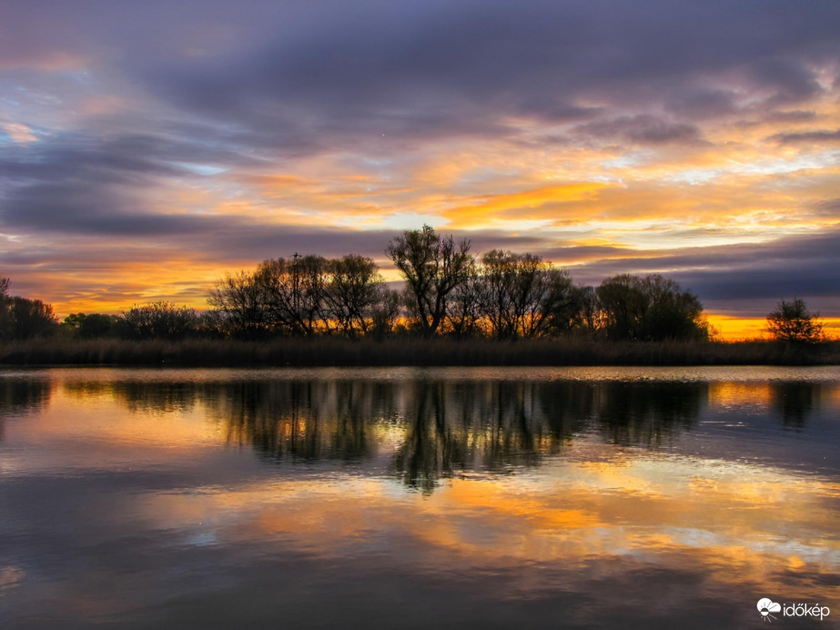 Narancsosan tükrös napkelte