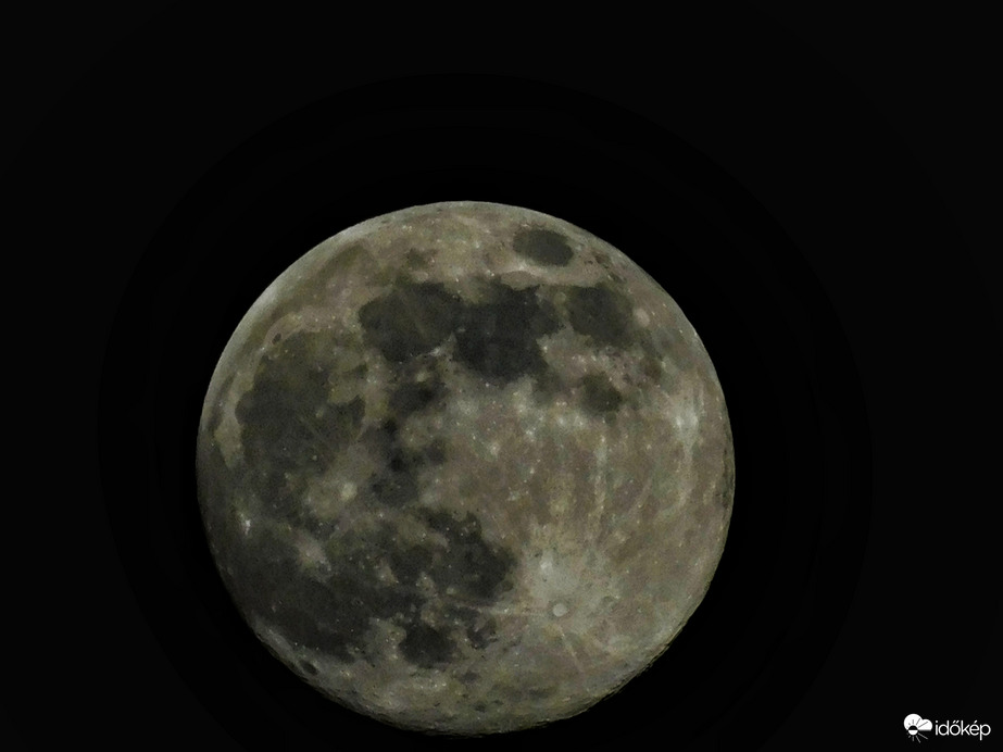 Már majdnem tele a hold...