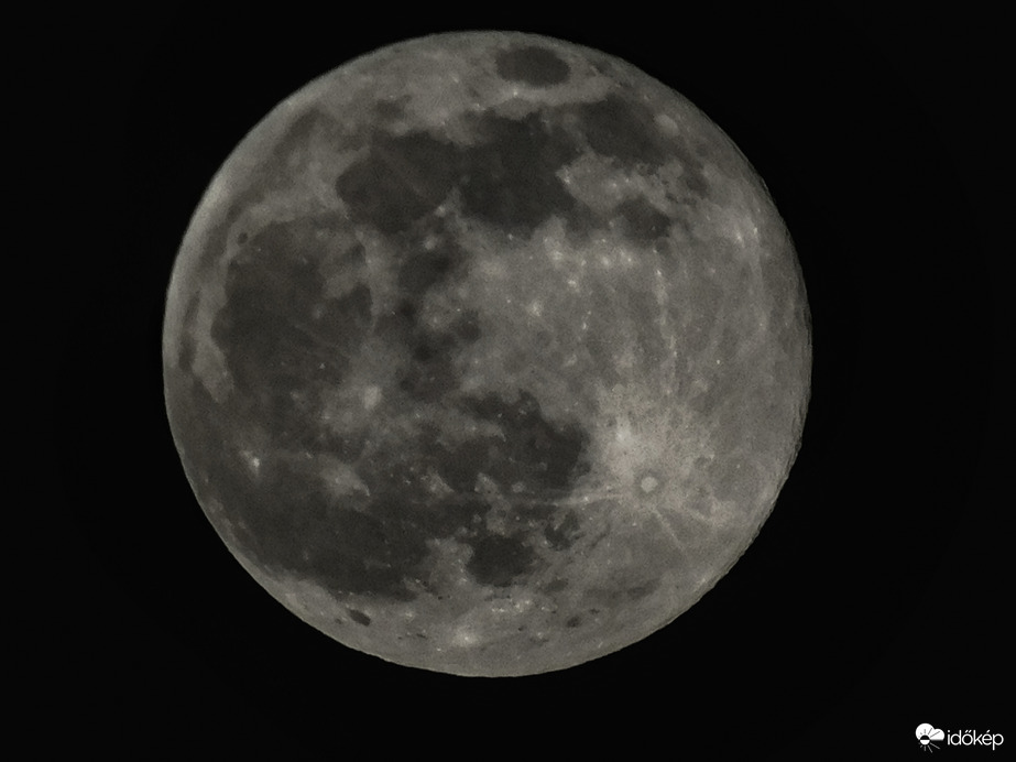 ÉNY-on így ragyog a telihold! 