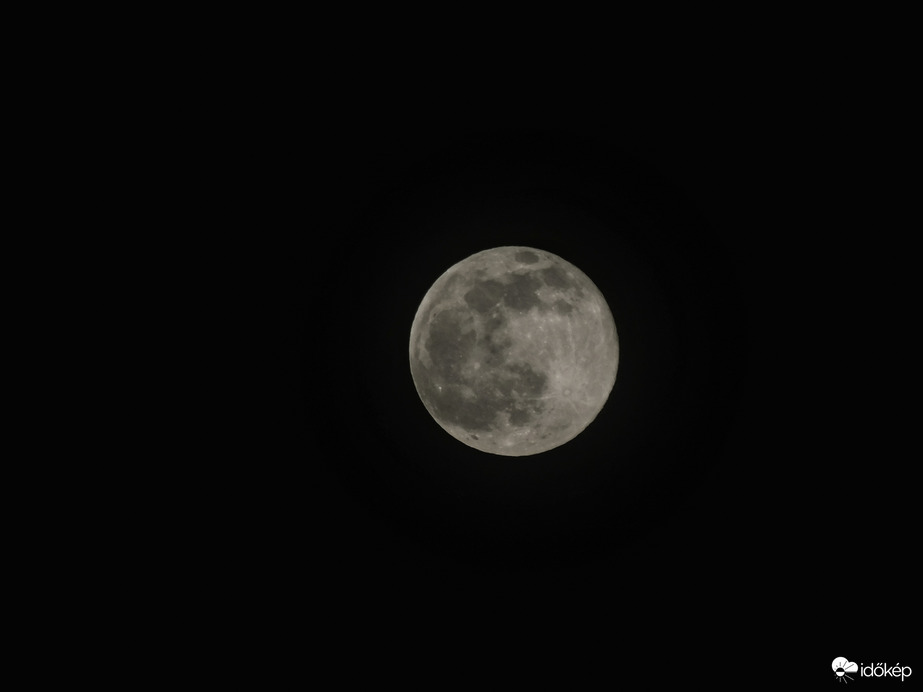ÉNY-on így ragyog a telihold! 