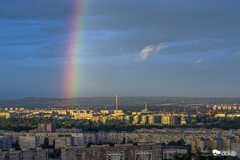 Szivárvány "láb" Pest felett