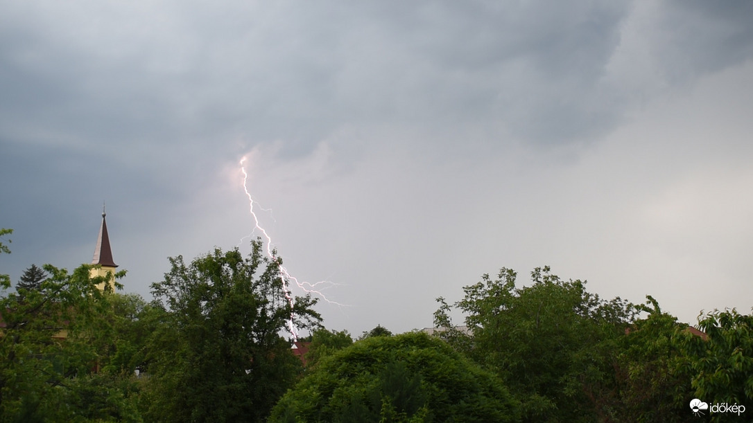 villámok a határon