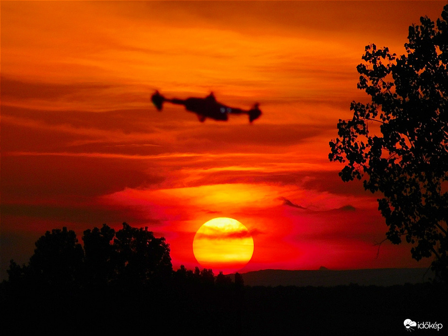 Őszi naplemente drónnal