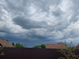 Közeledik.. 2