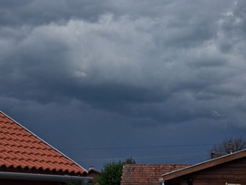 Közeledik..