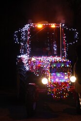 Mai Furtai traktoros felvonulás:) 5