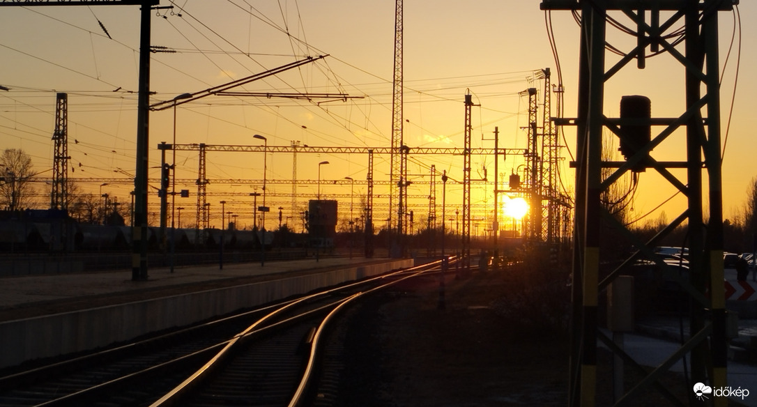 A párhuzamosok a végtelenben találkoznak