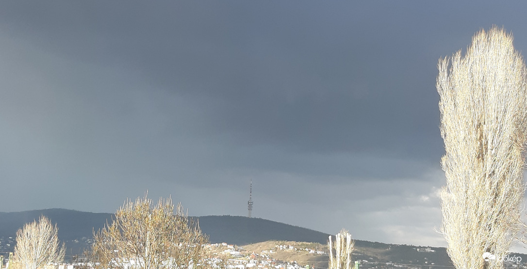 Esőfelhő és napsütés