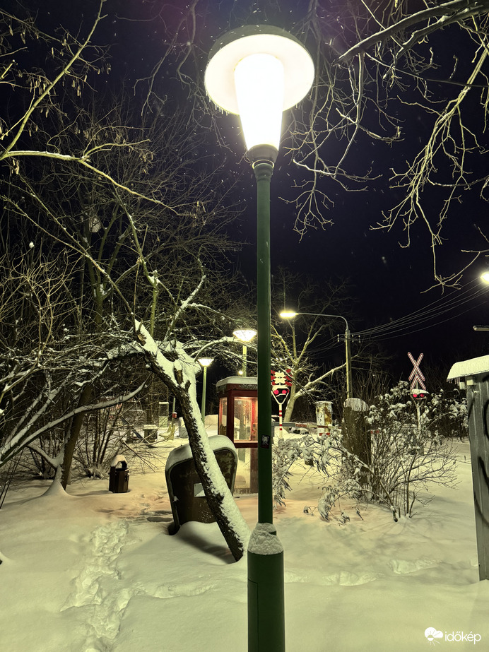 Püspökladányi villanyfényes retróvilág