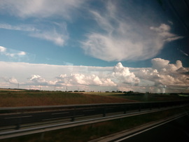 Délibábos felhők az M6-os felett