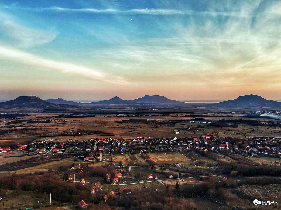 Tanúk. Csobánc, Tóti-hegy, Gulács, Badacsony, Szent György-hegy. 