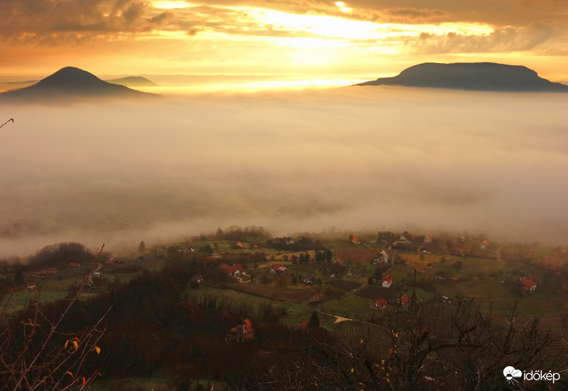 Gyönyörű reggeli látvány a Szent György-hegyről  2017-12-01 Balaton 