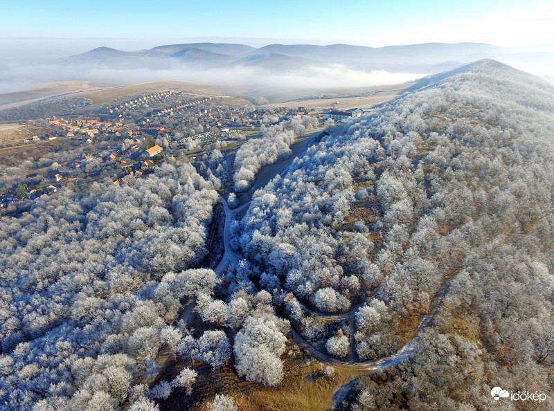 Gyönyörű látvány Hollókő fölött és környékén 2016-12-15 